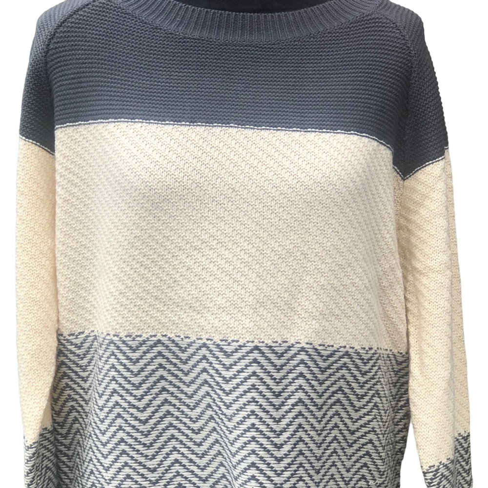 Easel Gray Colorblock Fringe Sweater size Small - Picture 3 of 7